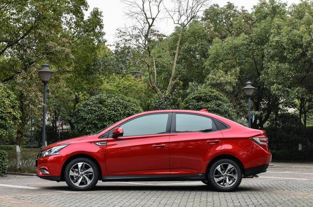 车身高度达奔驰GLA水平，这款帅气的车6万级别难找对手