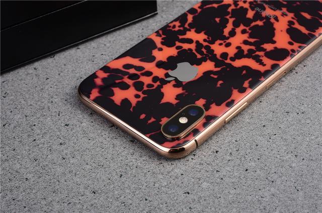 iPhone X玳瑁定制版亮相，奢华异常