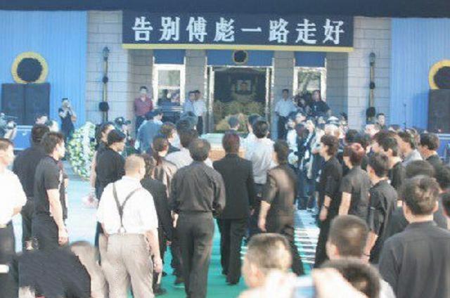 傅彪走后,她为还债向邓婕借钱,3年赚200万,今生