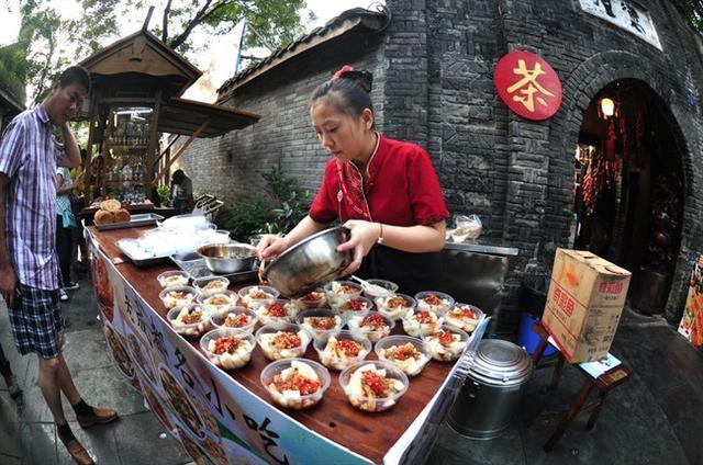 这座三千年古城,虽然远不如上海繁华,但凭这点