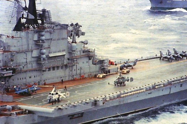 1143型基辅级航母飞行甲板图2