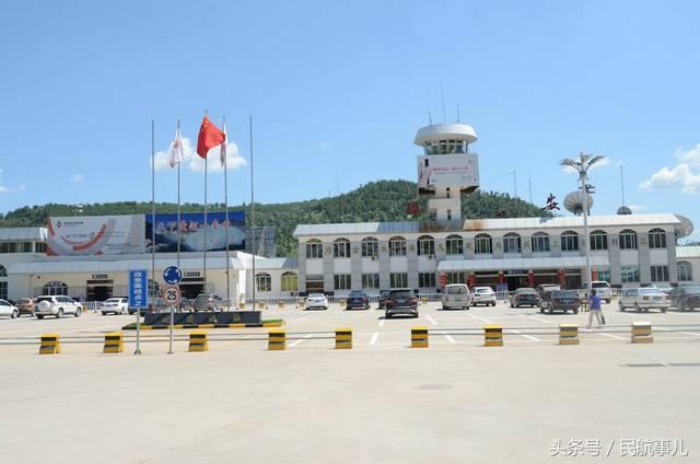 中部战区空军司令员庄可柱视察调研延安新机场