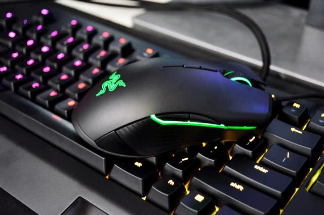 堪比人形外挂的韦神,吃鸡选择什么鼠标?!