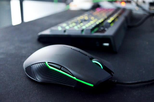 堪比人形外挂的韦神,吃鸡选择什么鼠标?!