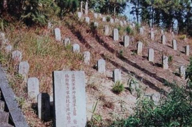 中国有座坟墓，墓里埋着4个下跪的日本人，日本说是对他们的羞辱