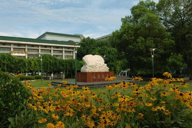 这所顶尖211大学, 已超过部分985, 高出一本线