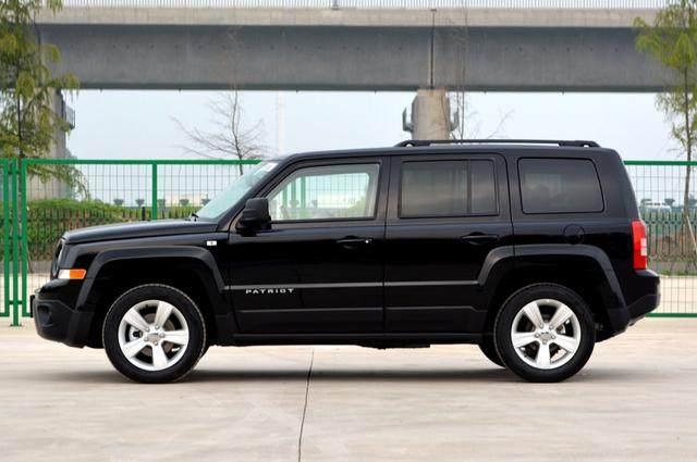 全新jeep自由客, 落地价不到30万, 动力超强!!