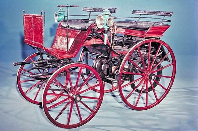 第一辆四轮汽车 戴姆勒电动车1886年