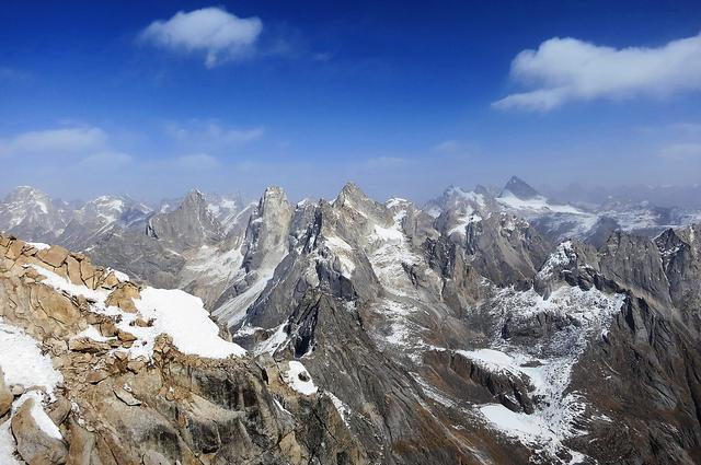 3名中大学子偷登四姑娘山玄武峰,遇难女生男友