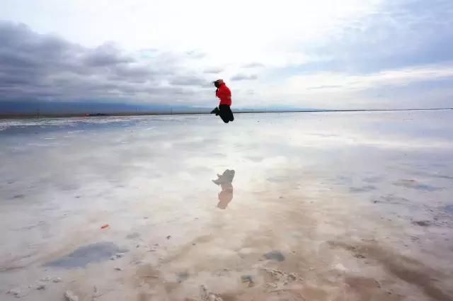 青海茶卡盐湖究竟有多美！被人称作“天空之城”，附攻略