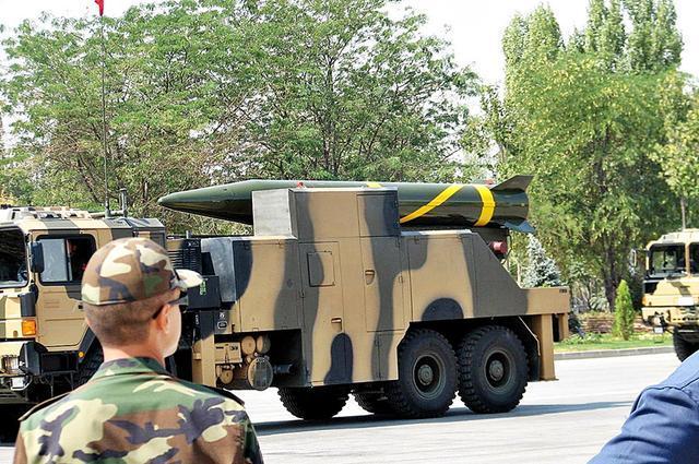 中国300毫米火箭炮性能优秀: 一次齐射就是2160万美元