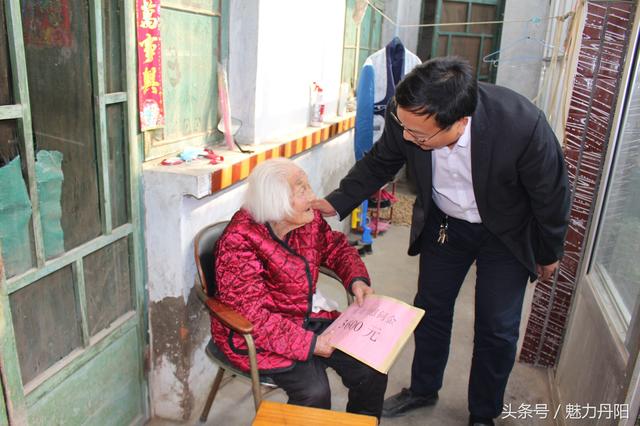 武少俊等慰问丹阳街道办百岁老人