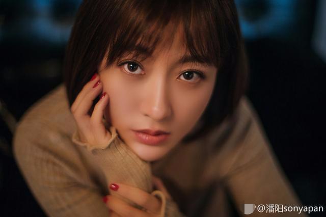 潘长江34岁女儿潘阳近照，美到让人窒息，四岁儿子是姥爷手中宝！