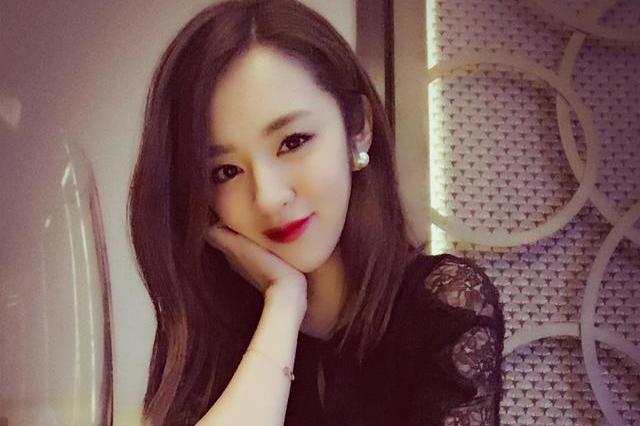 王晓晨《我的!体育老师》露脐装 肚子肉太多 网友感叹:你太年轻
