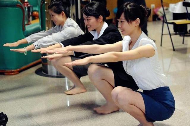 gif搞笑趣图:妹子,你暴露了你女汉子的本质