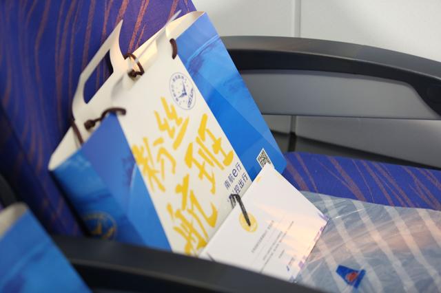 以后坐飞机选座前你可以提前查看同机人的社交