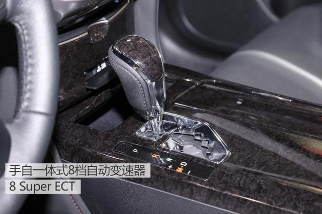 实拍丰田全新皇冠,风格更趋向年轻化