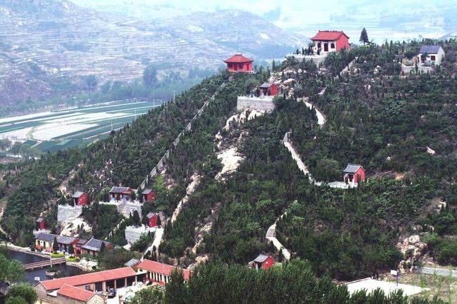 莱芜龙山风景区,似乎在全国有很多龙山风景区,但是较为著名的还属莱芜