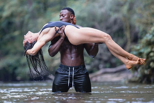 一身肌肉的黑人小伙，靠健身找了位白人女友，但情路走得很艰难