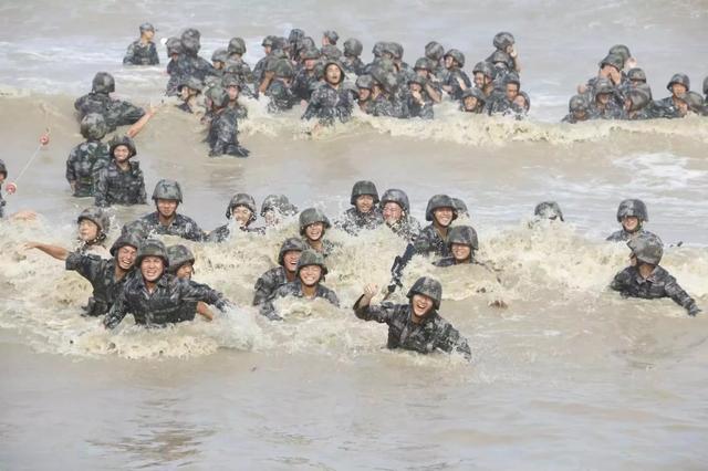 大专在校时去当兵,今年23岁放弃学历还是留队