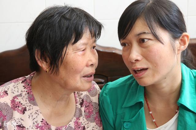 女儿失踪多年，一次偶然听算命师傅说女儿近在咫尺，母女终得团聚