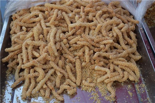 85后北方姑娘花了三万学做小吃,到南方小城摆