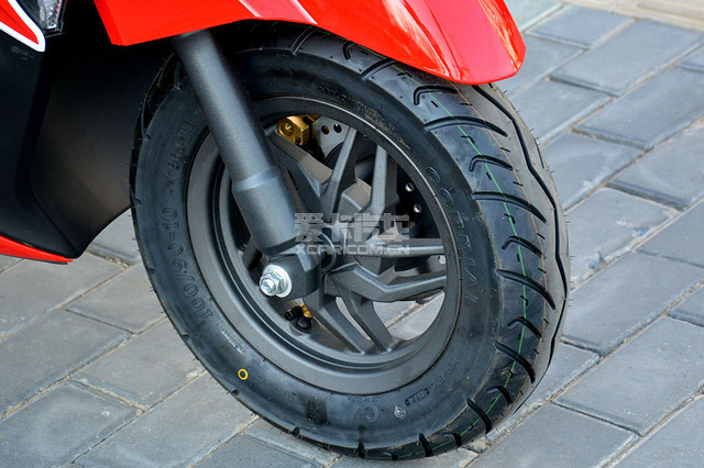 帅气小生新大洲本田rx125裂行实拍