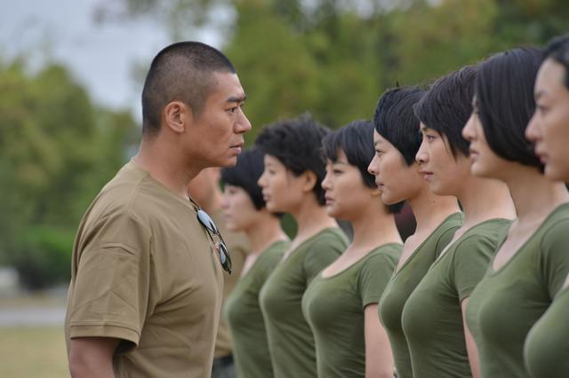两人同是何晨光女友, 如今一个红成二线, 另一个半温不火