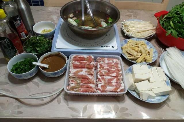 花了130在家吃了顿老北京涮羊肉火锅,味道比大饭店还正宗!