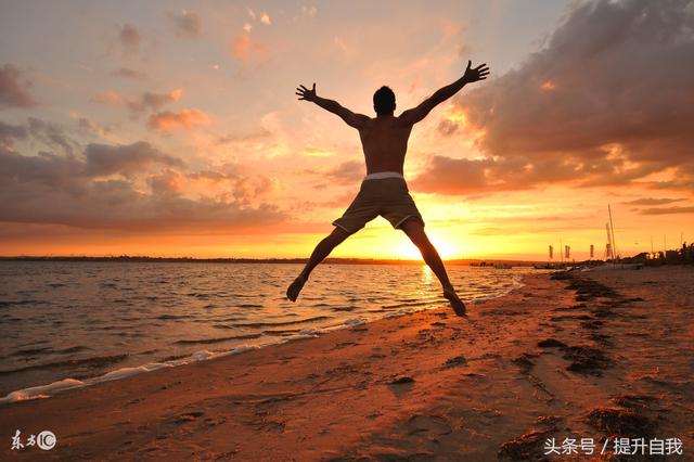 精辟的句子,穷人省钱,富人挣钱。