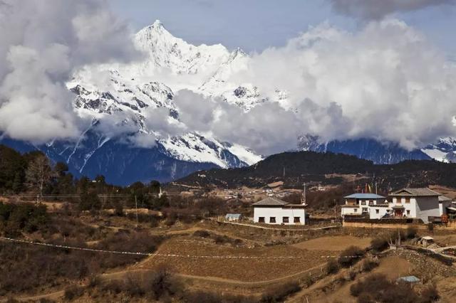 法国女孩抛弃建筑师身份，定居云南深山，做了一生中最美的决定