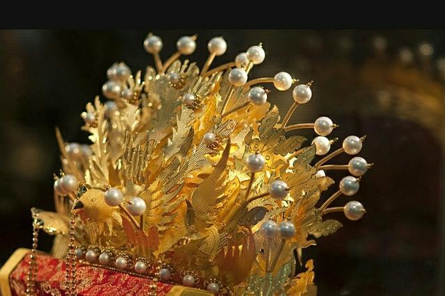 古代真正的凤冠霞帔有那么美吗?