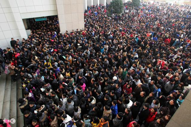 自主择业的军队转业干部有福了, 2018退役金年增资标准公布!