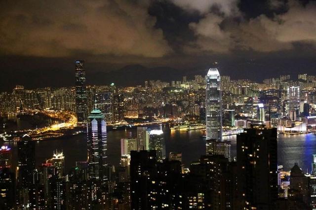 生了个香港孩子，连自己也搭进去了，到底值不值得？