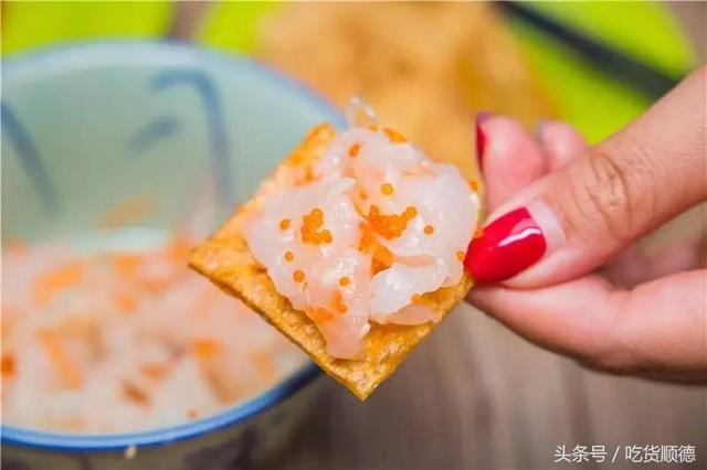 大良这家店,居然用会冒烟的木桶上鱼生!