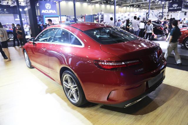 奔驰eclasscoupe60万级别时尚轿跑车车展实拍