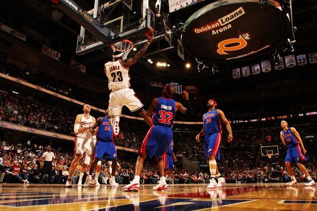 NBA五大封神之战:詹姆斯以一打五!