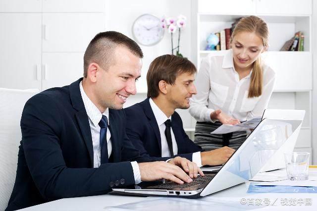 我结婚,同事送上了红包,上班后,我退给了他,微信