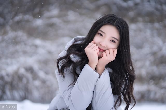 在网络上,女生从来不主动跟男生聊天,原因很多