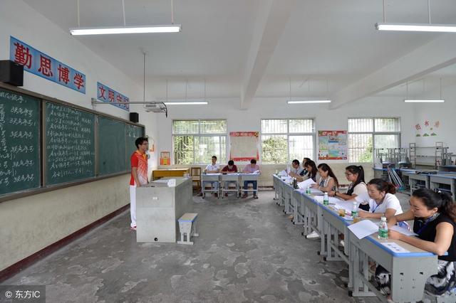 考教师入编门槛将提高,高中可能要硕士文凭,你