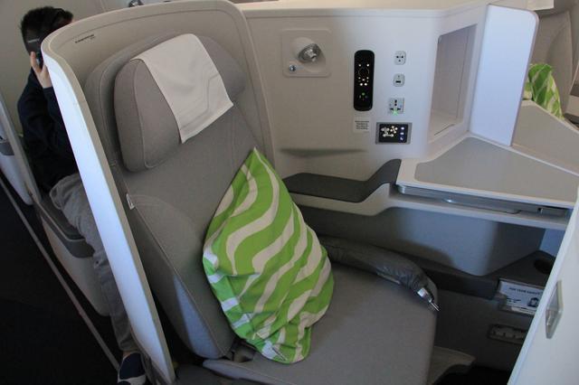 乘坐2万的头等舱是一种怎样的体验?贫穷限制