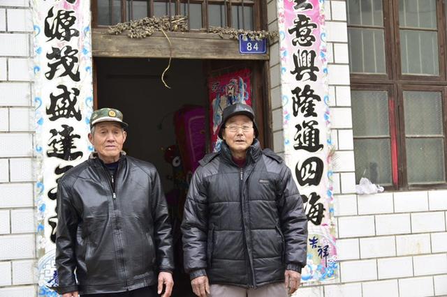 武汉黄陂祁家湾年近80老兄弟龙灯制作39年,为武汉东湖
