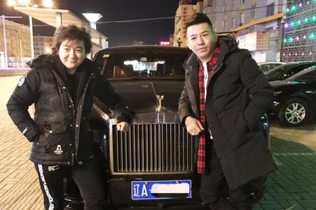 杨臣刚晒照去公主岭演出,好兄弟利哥开劳斯莱