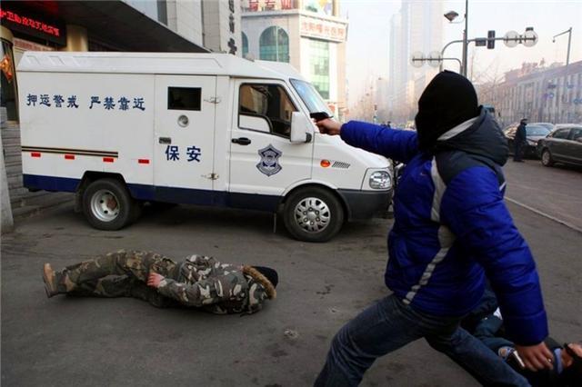 湖南大案: 8年连杀50人, 抢运钞车杀银行行长, 被捕还