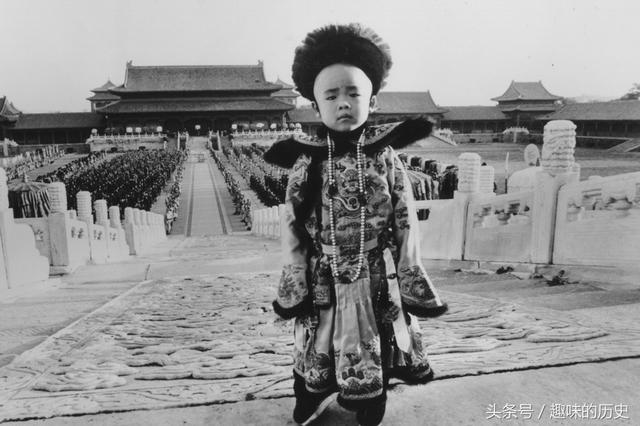 仪晚年回故宫,坐龙椅拒绝拍照,感慨说了几个字