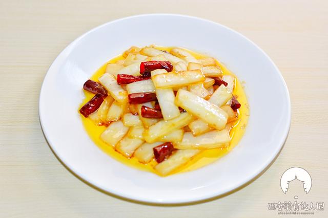 舌尖上的中国里金边白菜,酸辣脆鲜非常好吃,3分钟就能学会