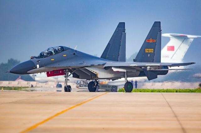 红色铁翼!荣耀的苏27侧卫家族!个人心目中最美战机!