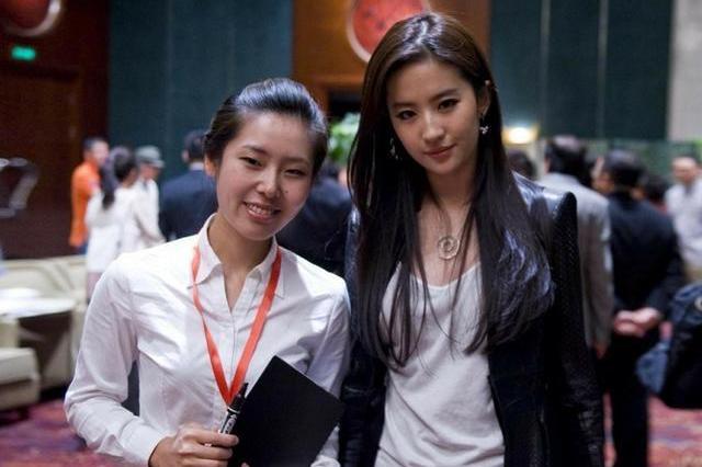 吓到我了!刘亦菲到底多高?早期照片黄圣依站她身边像在坑里