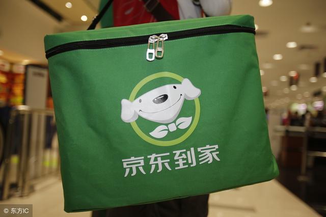 京东仓储经理陪员工加班到凌晨2点,站着都能睡