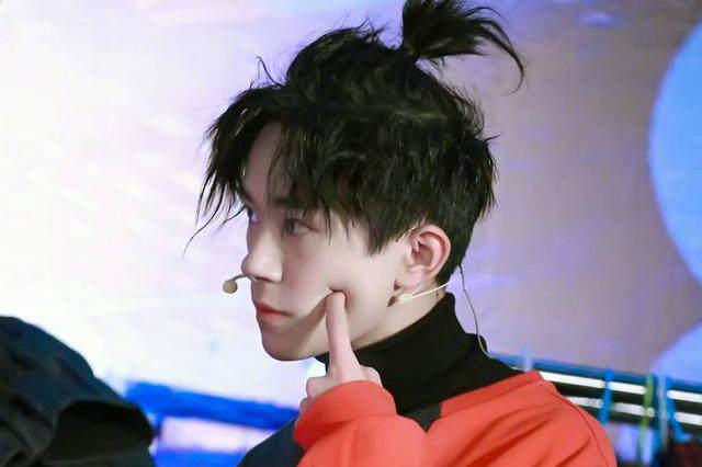 tfboys同扎小揪揪,千玺帅气,王源高冷,王俊凯让